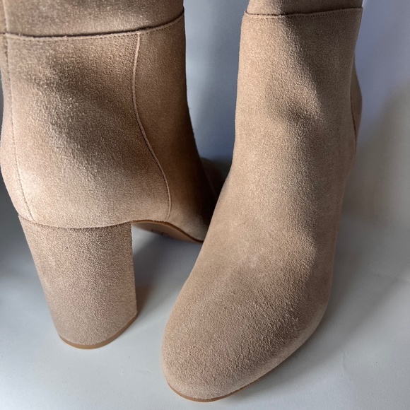 Authentic suede light tan coloured pull on real booties. Size 9 - Picture 4 of 7